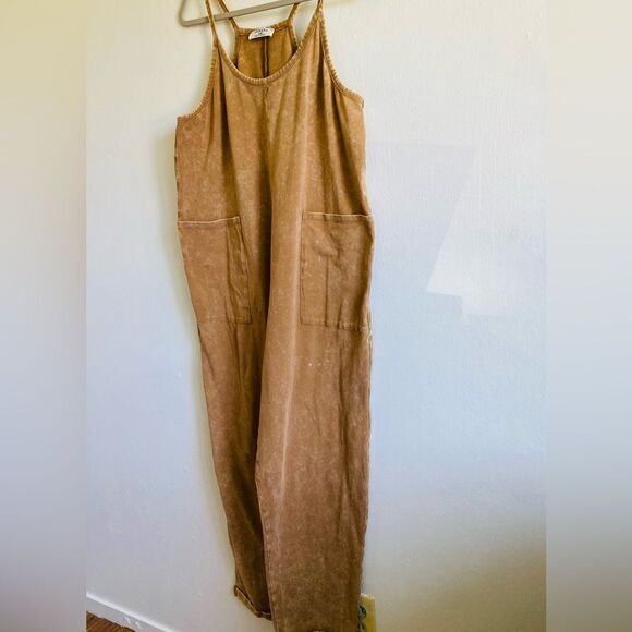 Zenana Tan Stone wash Jumpsuit Size Small/ Medium Oversized
Loungewear - Picture 4 of 7